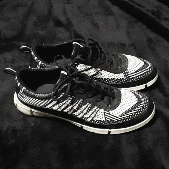 ECCO Intrinsic Knit Sneakers - Leather Trim - Women's Size 9.5 - Picture 1 of 13
